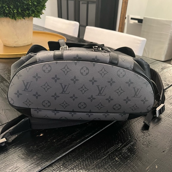 Authentic Louis Vuitton Christopher MM bag in Monogram Eclipse Canvas - Picture 10 of 11